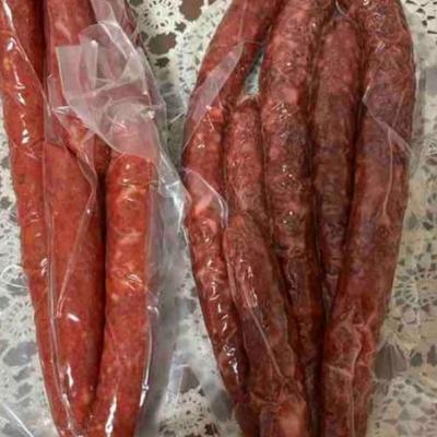 黑猪肉腊肠二大包够份量，二个口味都买了，个偏喜辣的，味道还行不错